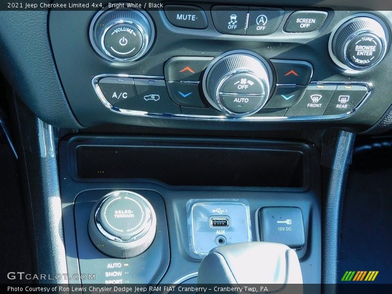Bright White / Black 2021 Jeep Cherokee Limited 4x4