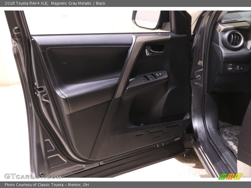 Magnetic Gray Metallic / Black 2018 Toyota RAV4 XLE
