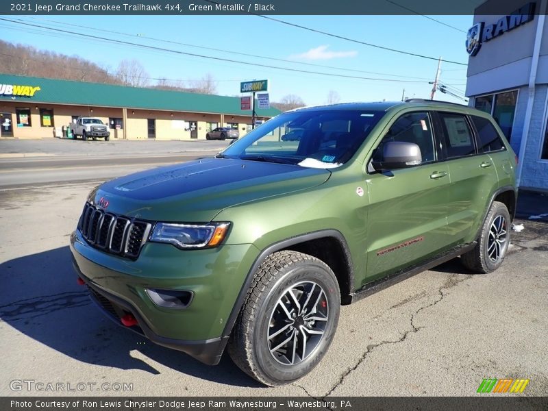 Front 3/4 View of 2021 Grand Cherokee Trailhawk 4x4