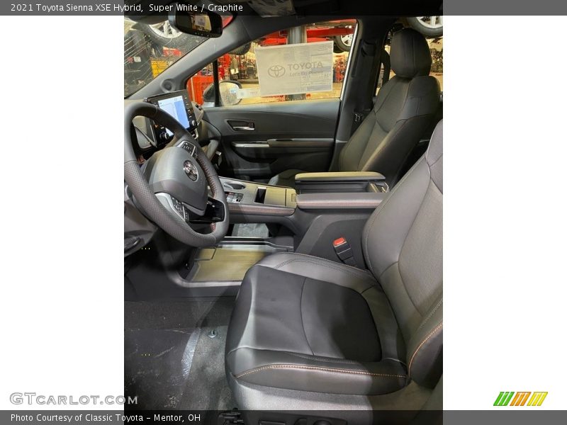 Super White / Graphite 2021 Toyota Sienna XSE Hybrid