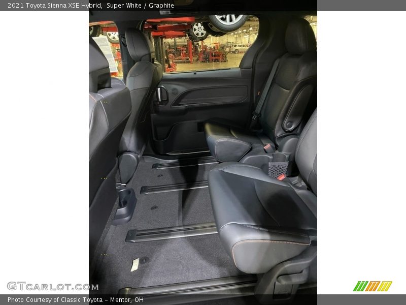 Super White / Graphite 2021 Toyota Sienna XSE Hybrid