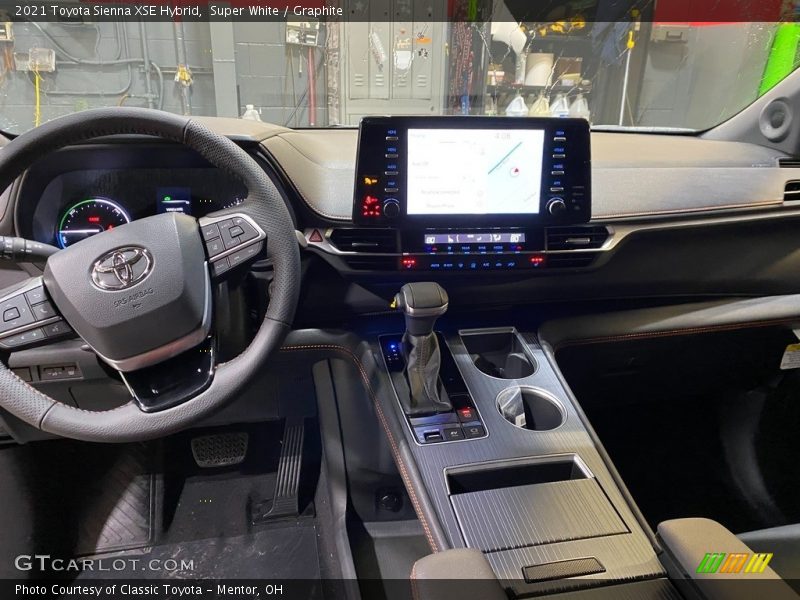 Super White / Graphite 2021 Toyota Sienna XSE Hybrid