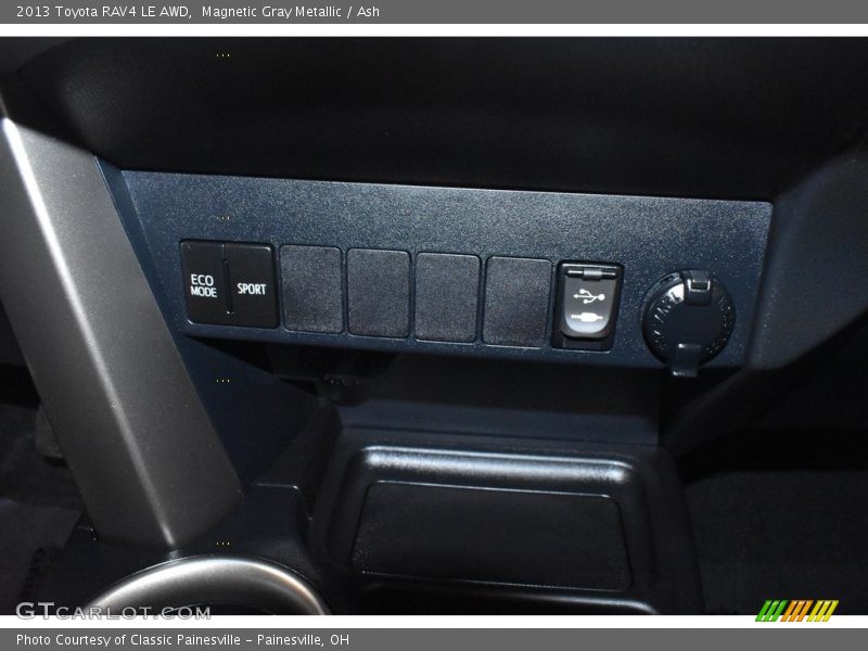 Magnetic Gray Metallic / Ash 2013 Toyota RAV4 LE AWD