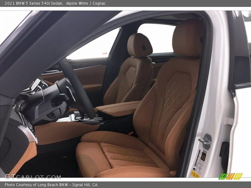 Alpine White / Cognac 2021 BMW 5 Series 540i Sedan