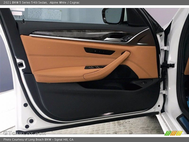 Alpine White / Cognac 2021 BMW 5 Series 540i Sedan