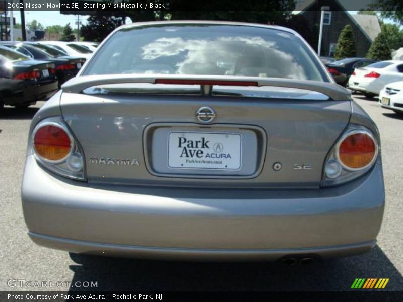 Sterling Mist Metallic / Black 2002 Nissan Maxima SE