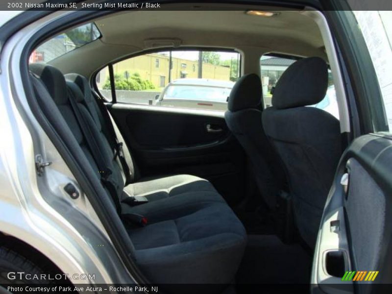 Sterling Mist Metallic / Black 2002 Nissan Maxima SE