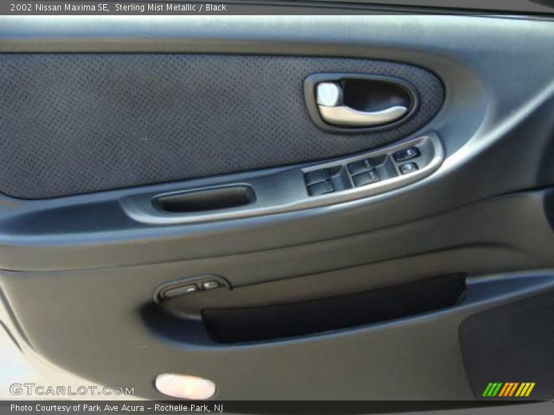Sterling Mist Metallic / Black 2002 Nissan Maxima SE