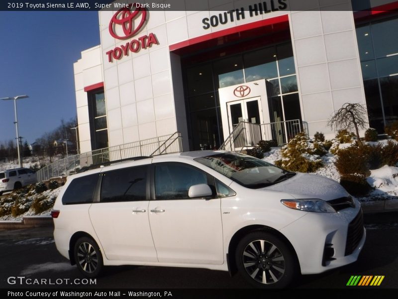 Super White / Dark Bisque 2019 Toyota Sienna LE AWD