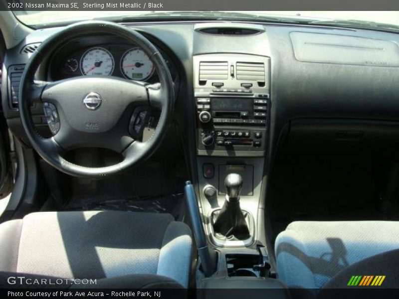 Sterling Mist Metallic / Black 2002 Nissan Maxima SE