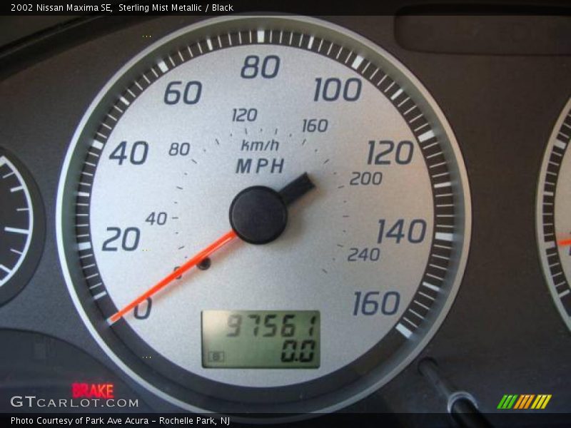 Sterling Mist Metallic / Black 2002 Nissan Maxima SE