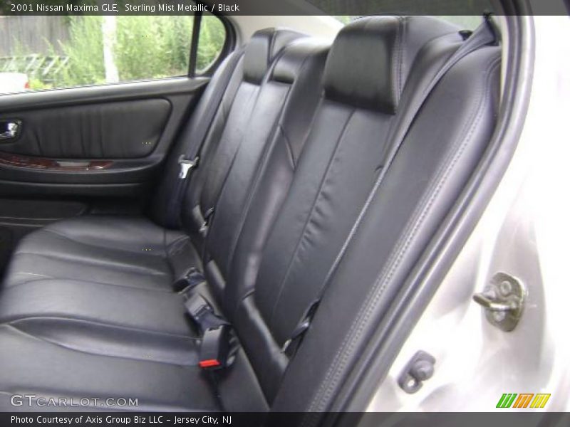 Sterling Mist Metallic / Black 2001 Nissan Maxima GLE