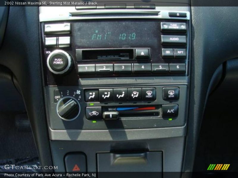 Sterling Mist Metallic / Black 2002 Nissan Maxima SE