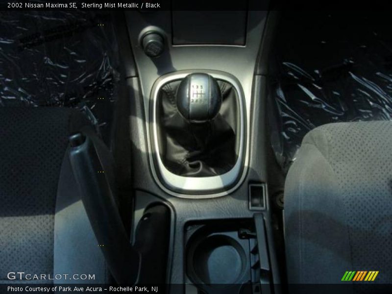 Sterling Mist Metallic / Black 2002 Nissan Maxima SE
