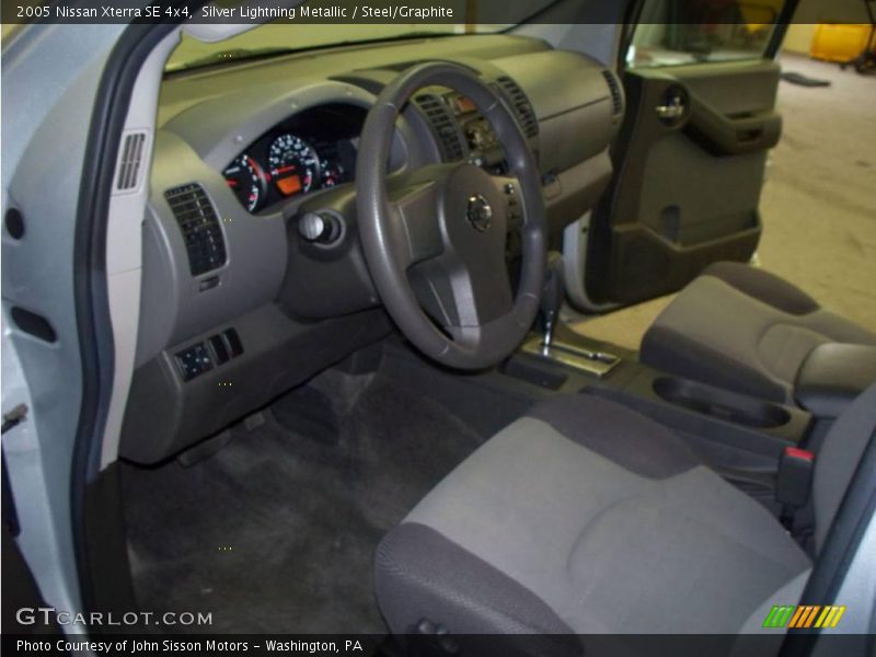 Silver Lightning Metallic / Steel/Graphite 2005 Nissan Xterra SE 4x4