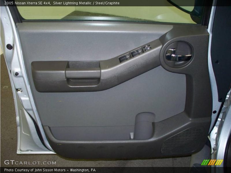 Silver Lightning Metallic / Steel/Graphite 2005 Nissan Xterra SE 4x4