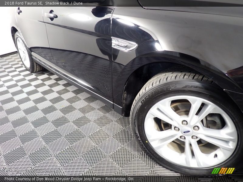 Shadow Black / Dune 2018 Ford Taurus SE