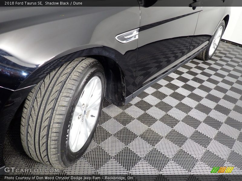 Shadow Black / Dune 2018 Ford Taurus SE