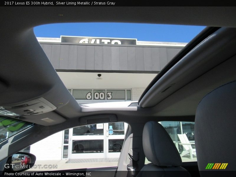 Silver Lining Metallic / Stratus Gray 2017 Lexus ES 300h Hybrid