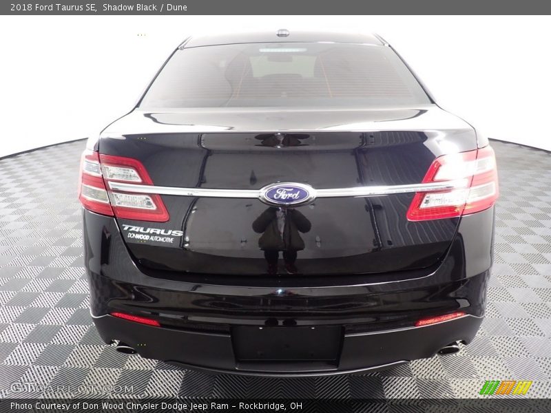 Shadow Black / Dune 2018 Ford Taurus SE