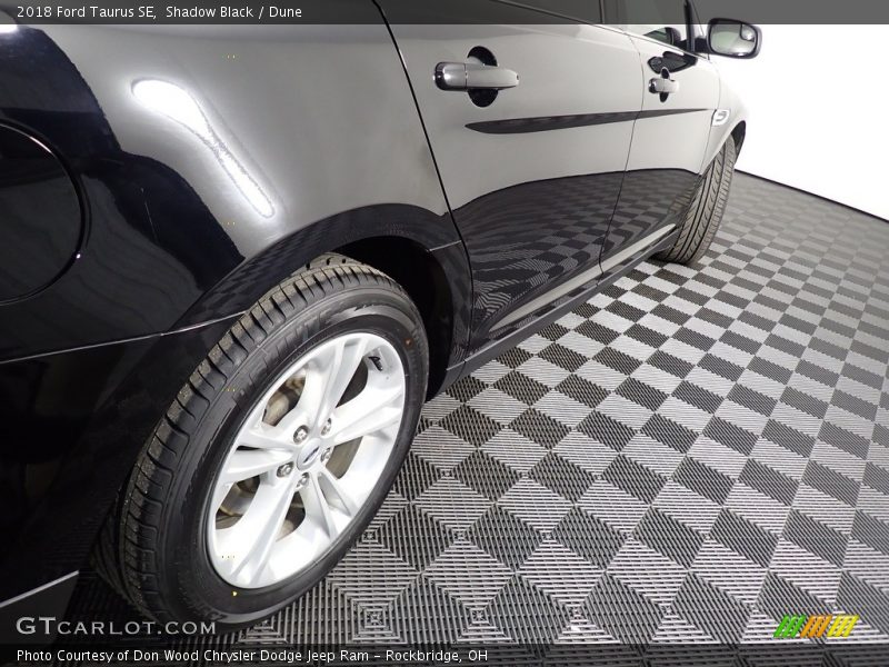 Shadow Black / Dune 2018 Ford Taurus SE