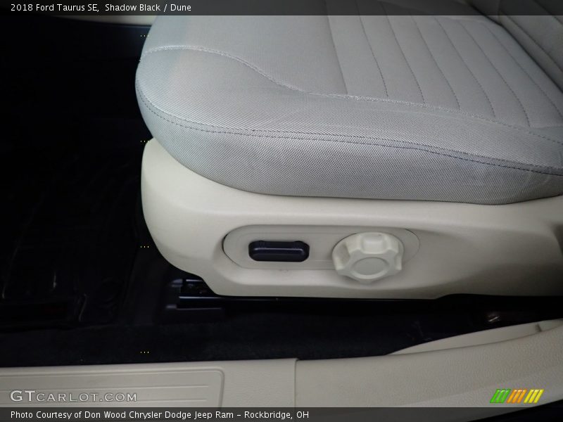 Shadow Black / Dune 2018 Ford Taurus SE