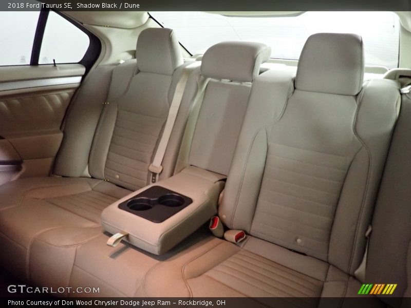 Shadow Black / Dune 2018 Ford Taurus SE