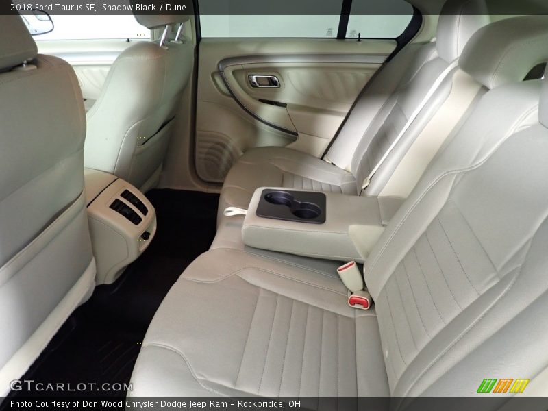Shadow Black / Dune 2018 Ford Taurus SE