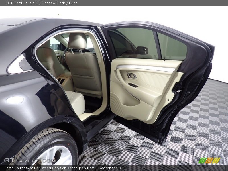 Shadow Black / Dune 2018 Ford Taurus SE