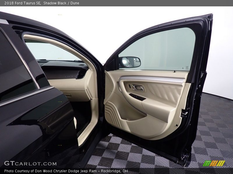 Shadow Black / Dune 2018 Ford Taurus SE