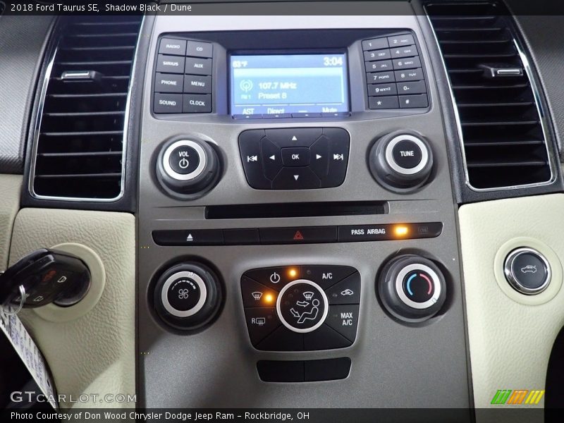 Shadow Black / Dune 2018 Ford Taurus SE
