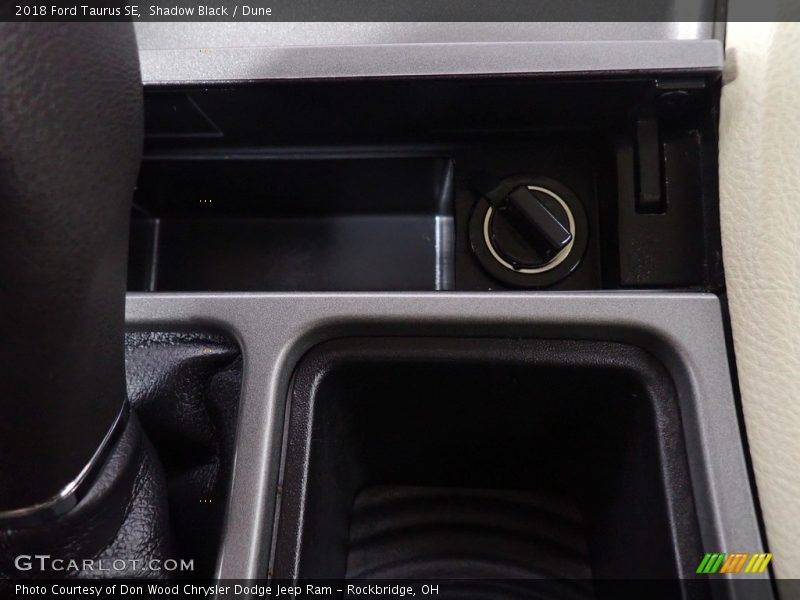 Shadow Black / Dune 2018 Ford Taurus SE