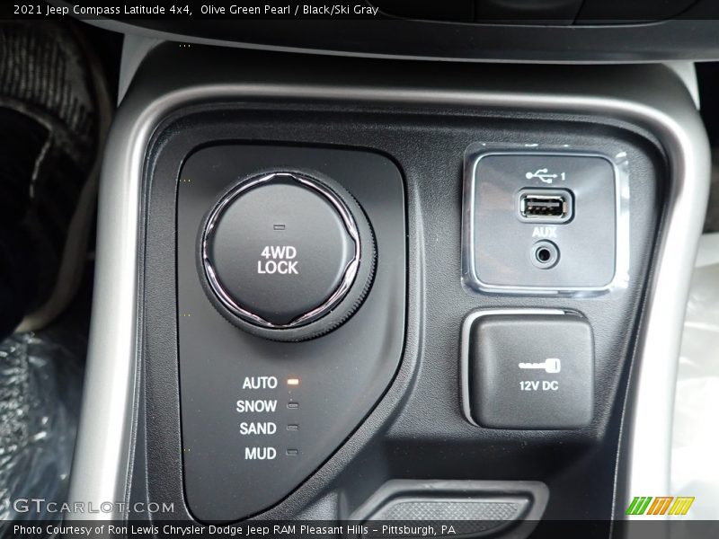 Olive Green Pearl / Black/Ski Gray 2021 Jeep Compass Latitude 4x4