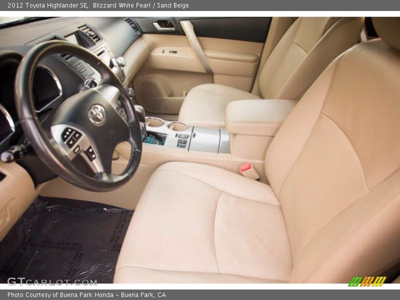 Blizzard White Pearl / Sand Beige 2012 Toyota Highlander SE