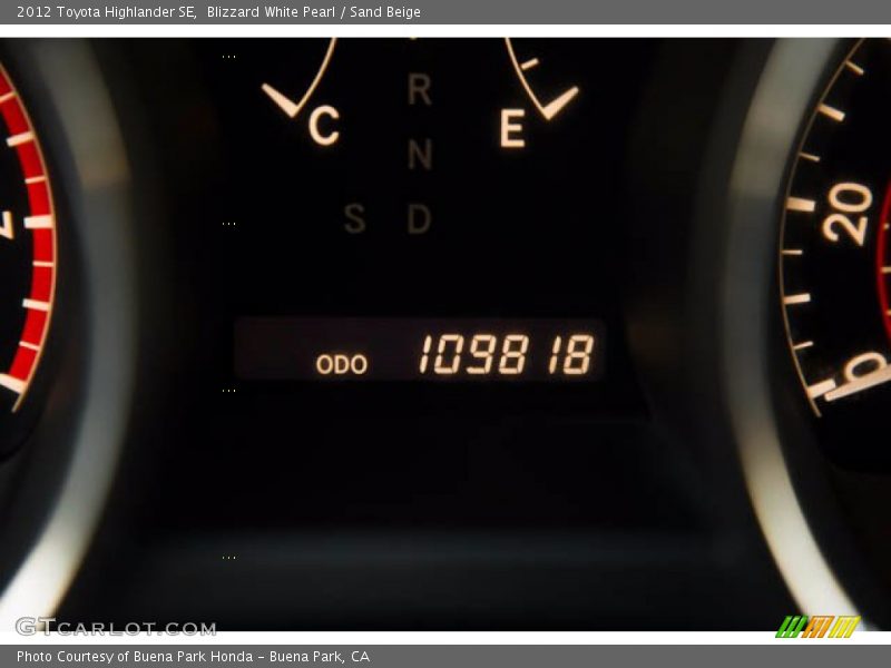Blizzard White Pearl / Sand Beige 2012 Toyota Highlander SE