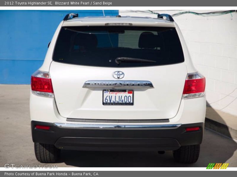Blizzard White Pearl / Sand Beige 2012 Toyota Highlander SE
