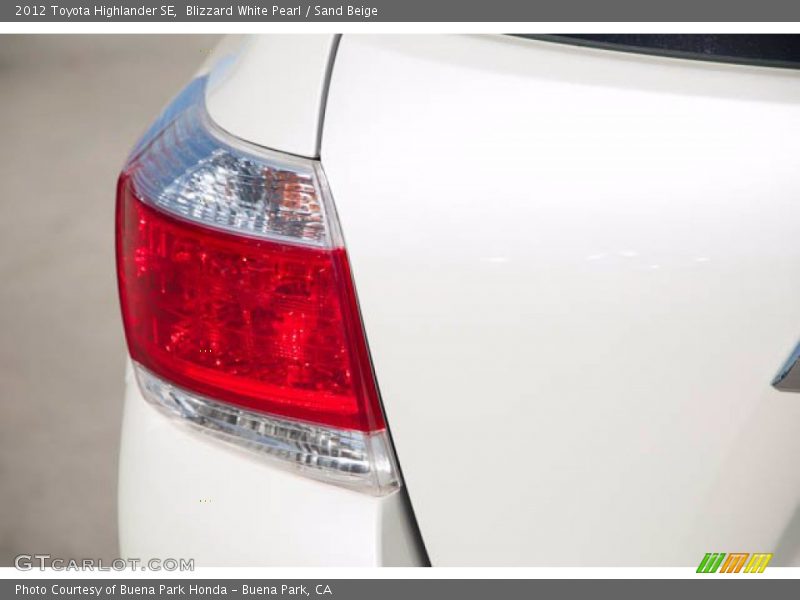 Blizzard White Pearl / Sand Beige 2012 Toyota Highlander SE