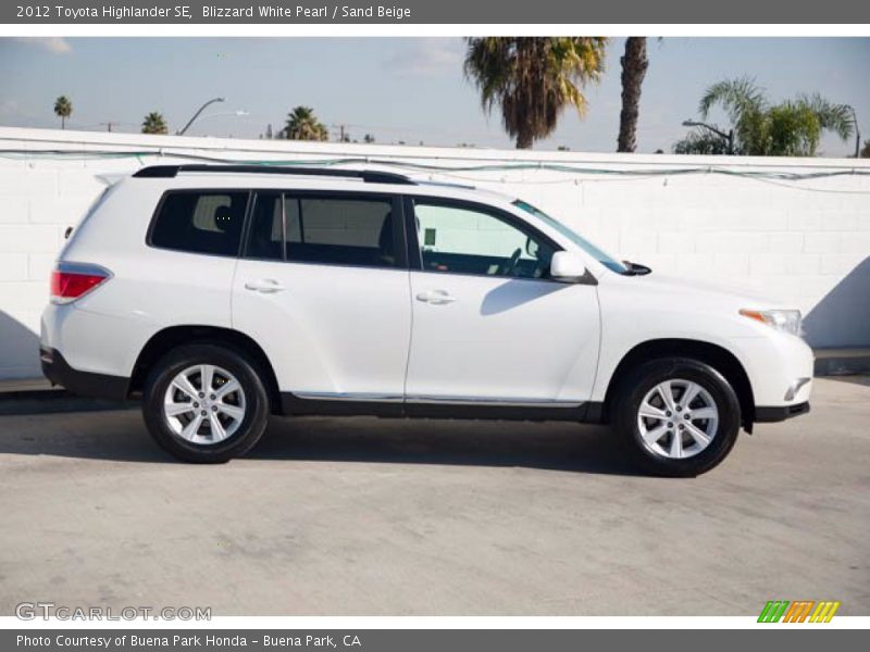 Blizzard White Pearl / Sand Beige 2012 Toyota Highlander SE