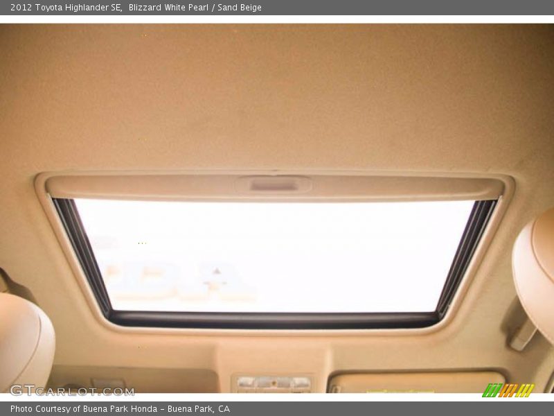 Blizzard White Pearl / Sand Beige 2012 Toyota Highlander SE