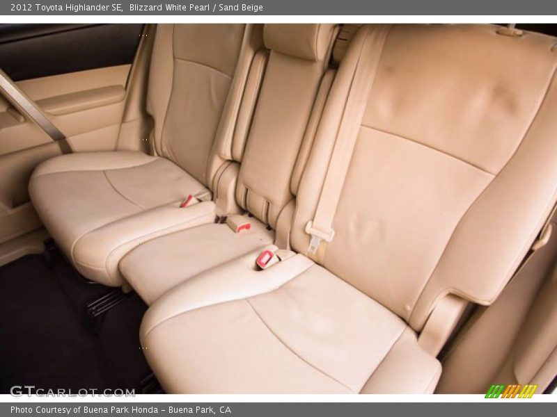 Blizzard White Pearl / Sand Beige 2012 Toyota Highlander SE