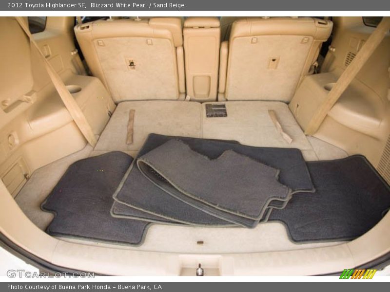 Blizzard White Pearl / Sand Beige 2012 Toyota Highlander SE