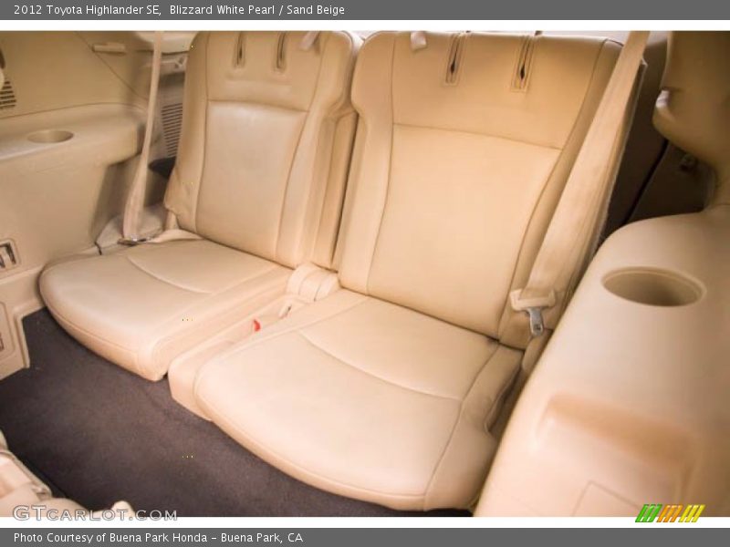 Blizzard White Pearl / Sand Beige 2012 Toyota Highlander SE