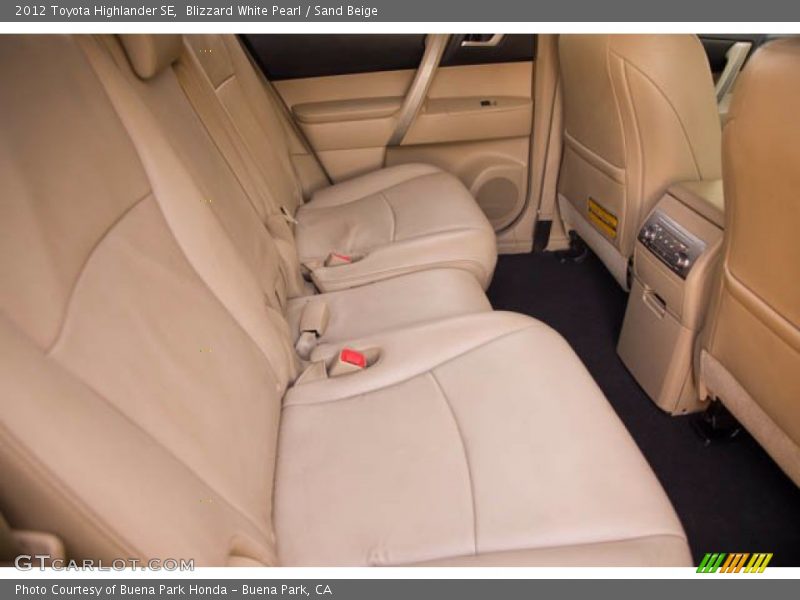 Blizzard White Pearl / Sand Beige 2012 Toyota Highlander SE