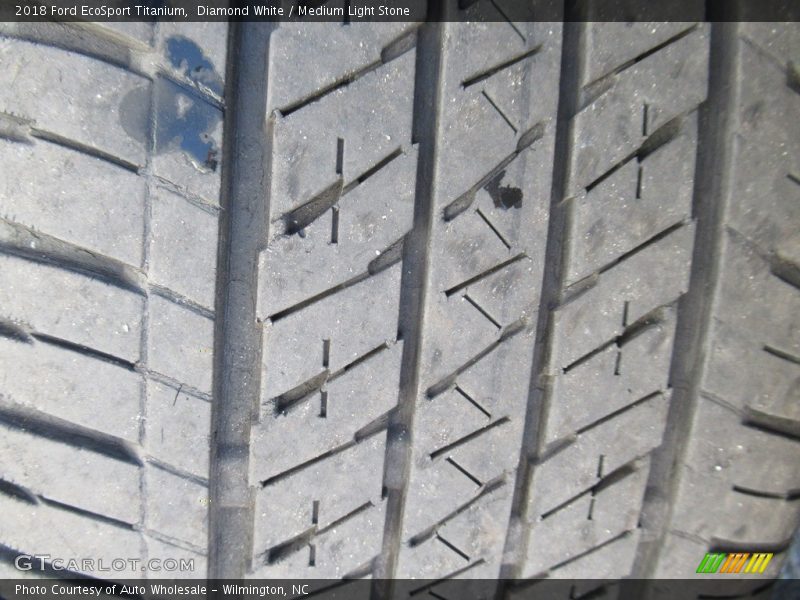 Diamond White / Medium Light Stone 2018 Ford EcoSport Titanium