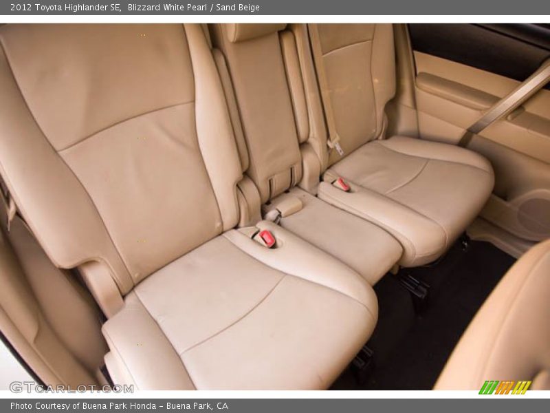 Blizzard White Pearl / Sand Beige 2012 Toyota Highlander SE