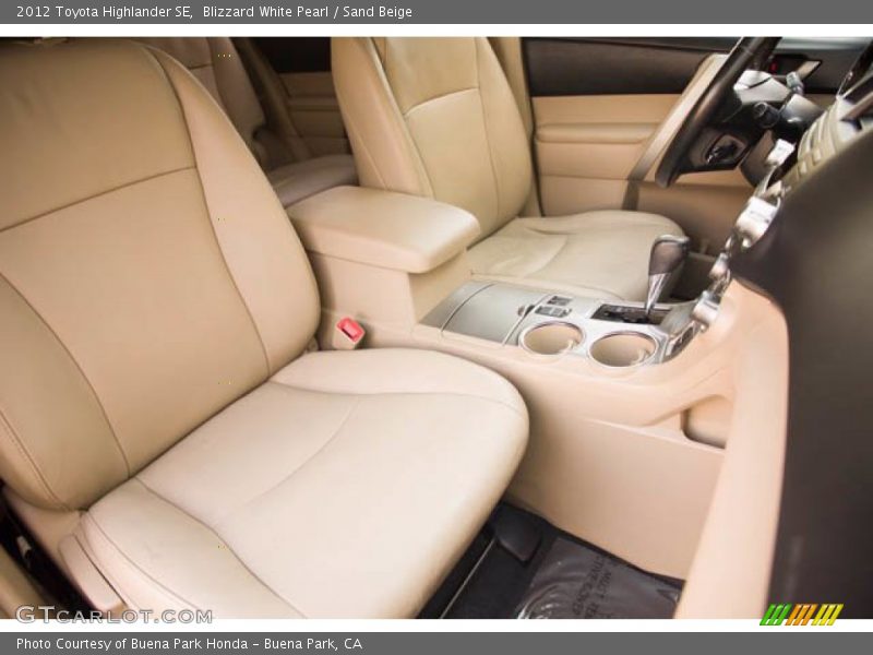 Blizzard White Pearl / Sand Beige 2012 Toyota Highlander SE