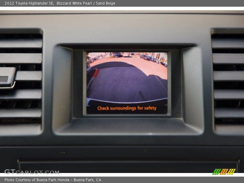 Blizzard White Pearl / Sand Beige 2012 Toyota Highlander SE