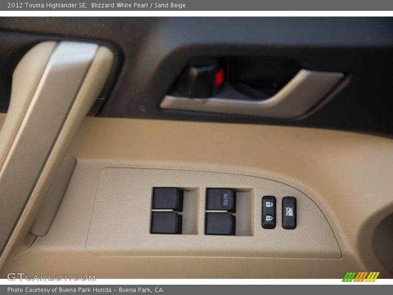Blizzard White Pearl / Sand Beige 2012 Toyota Highlander SE