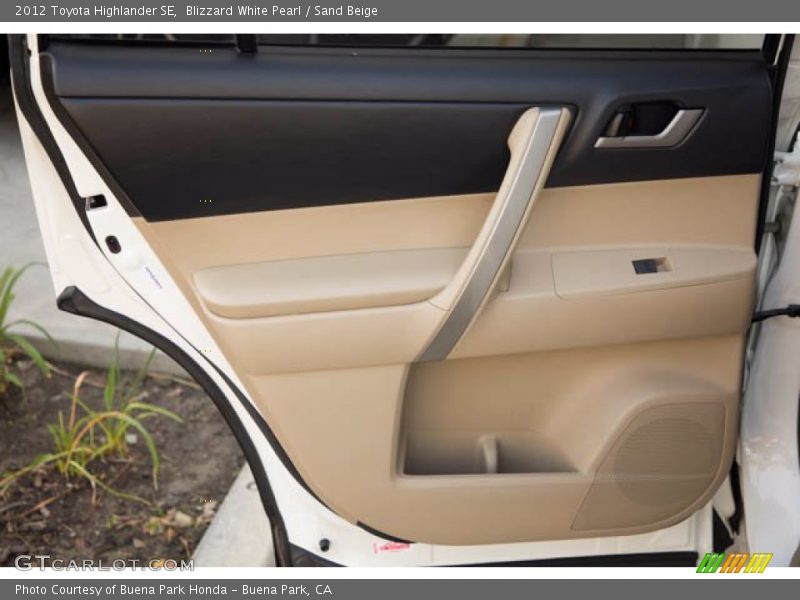 Blizzard White Pearl / Sand Beige 2012 Toyota Highlander SE