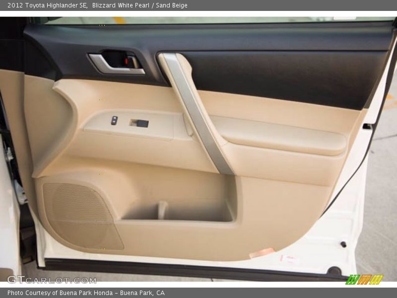 Blizzard White Pearl / Sand Beige 2012 Toyota Highlander SE
